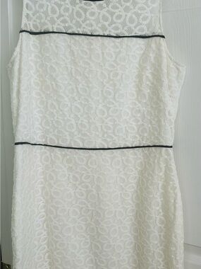 Women’s M Ivory Lace Sheath Dress Black Trim Sleeveless Lined Cocktail Career